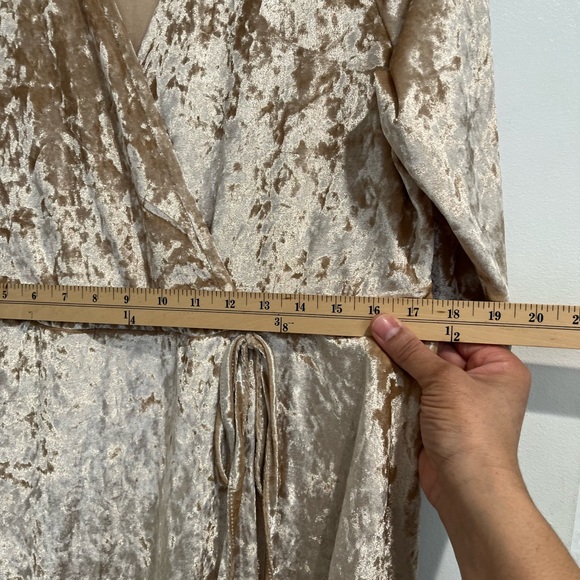 Torrid Gold Crushed Velvet Dress Sz. 1 (14/16) NWT - Picture 9 of 12